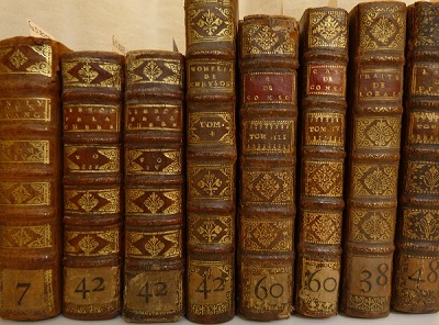 Quelques imprimés de la bibliothèque des dominicains de Toulouse, avec leur étiquette caractéristique. 