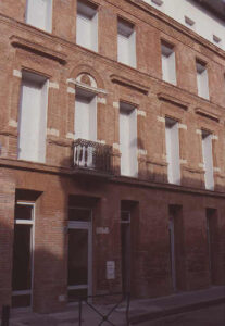 b010027