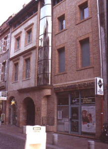 b010033